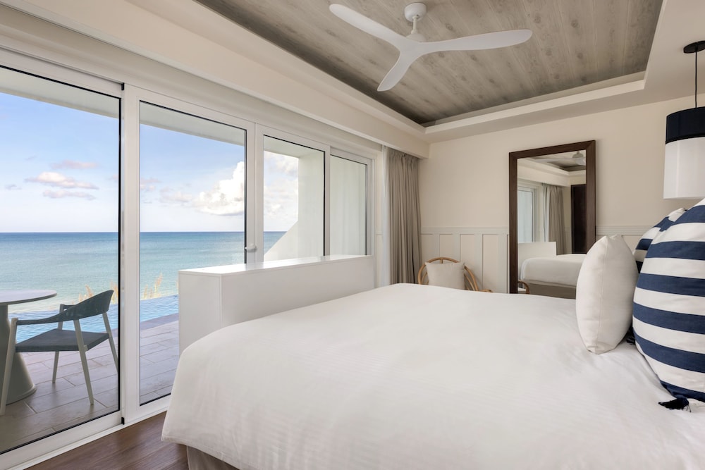 Preferred Club, Swim Out, Suite, Bungalow, 2 King Beds, Ocean Front