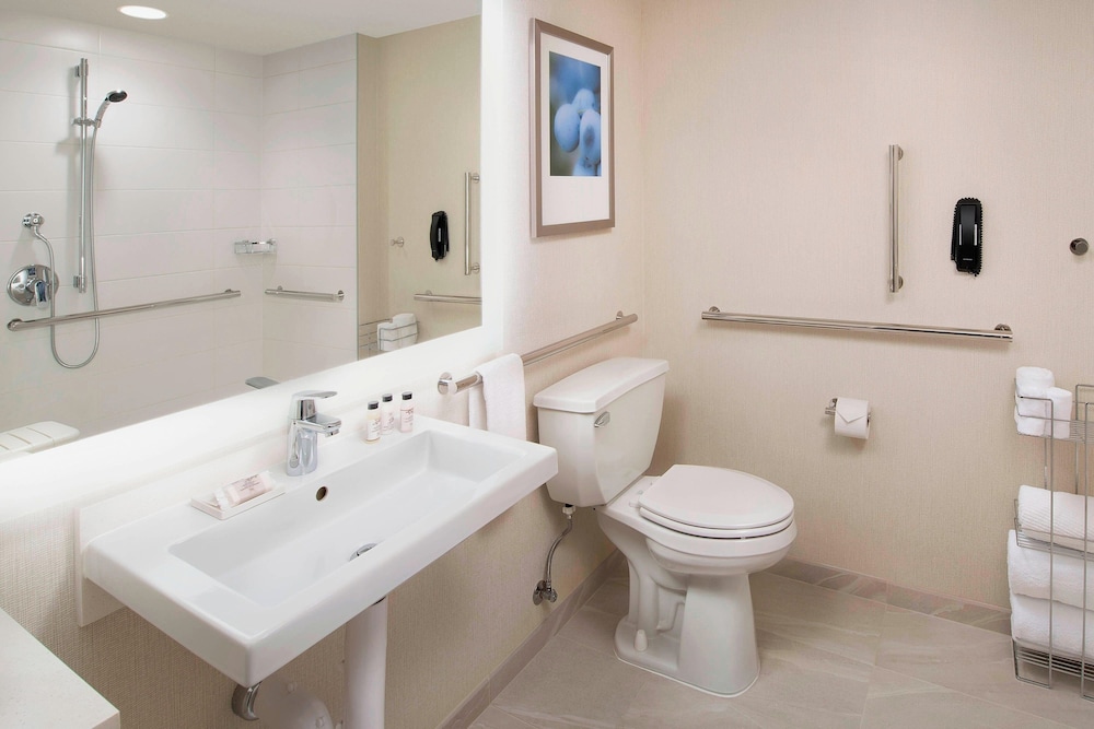 Delta Hotels Seattle Everett 39/44