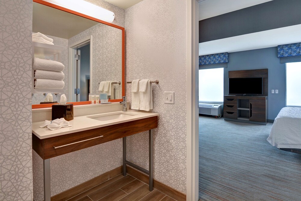 Hampton Inn and Suites Clearwater/St. Petersburg-Ulmerton Road 21/52