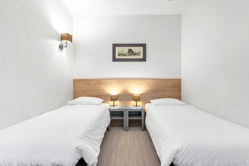 ROOM, TRIPLE, HOT TUB