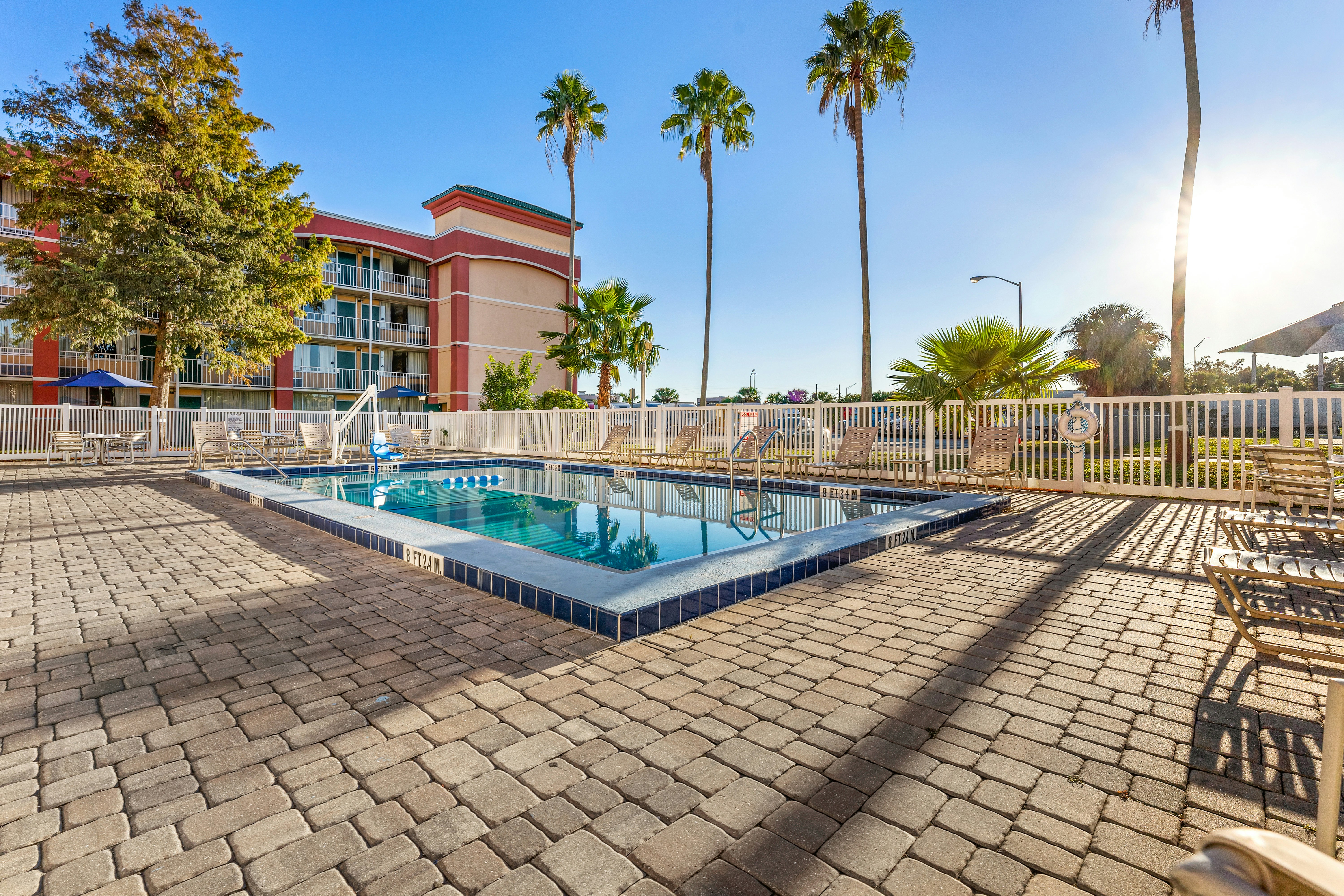 Baymont by Wyndham Orlando North Millenia 20/23