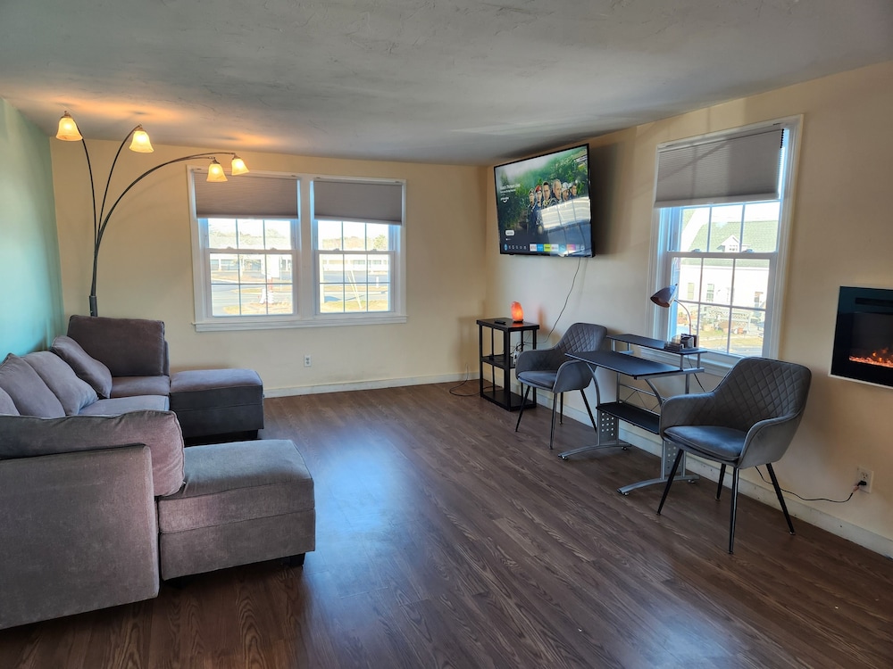 Jonathan Edwards Motel 42/65