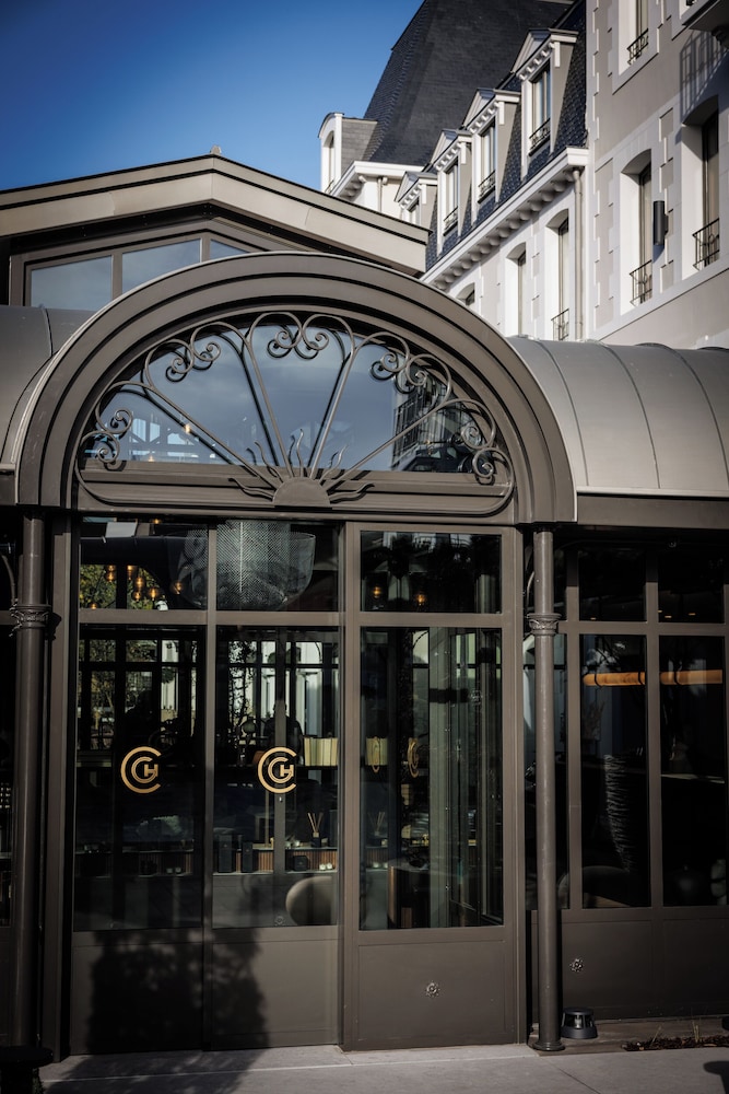 Grand Hotel de Courtoisville 2/73
