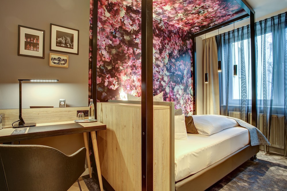 B&B HOTEL Hamburg-Hbf 17/49