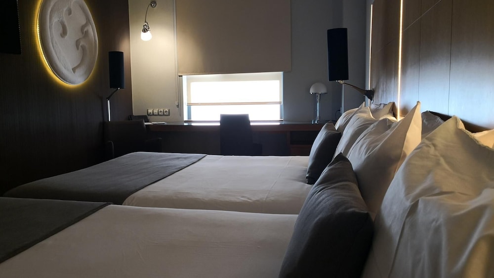 ROOM, SINGLE, DOUBLE BED