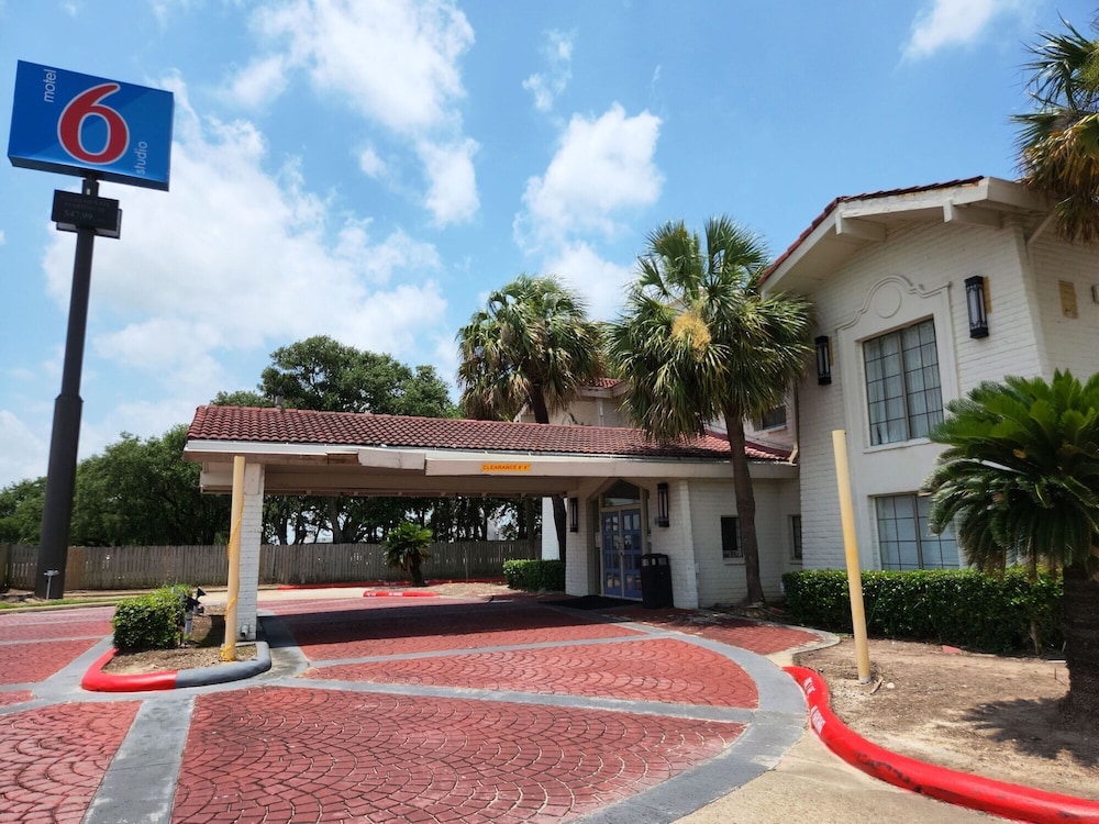 Motel6 Baytown, TX - Garth Rd 56/63