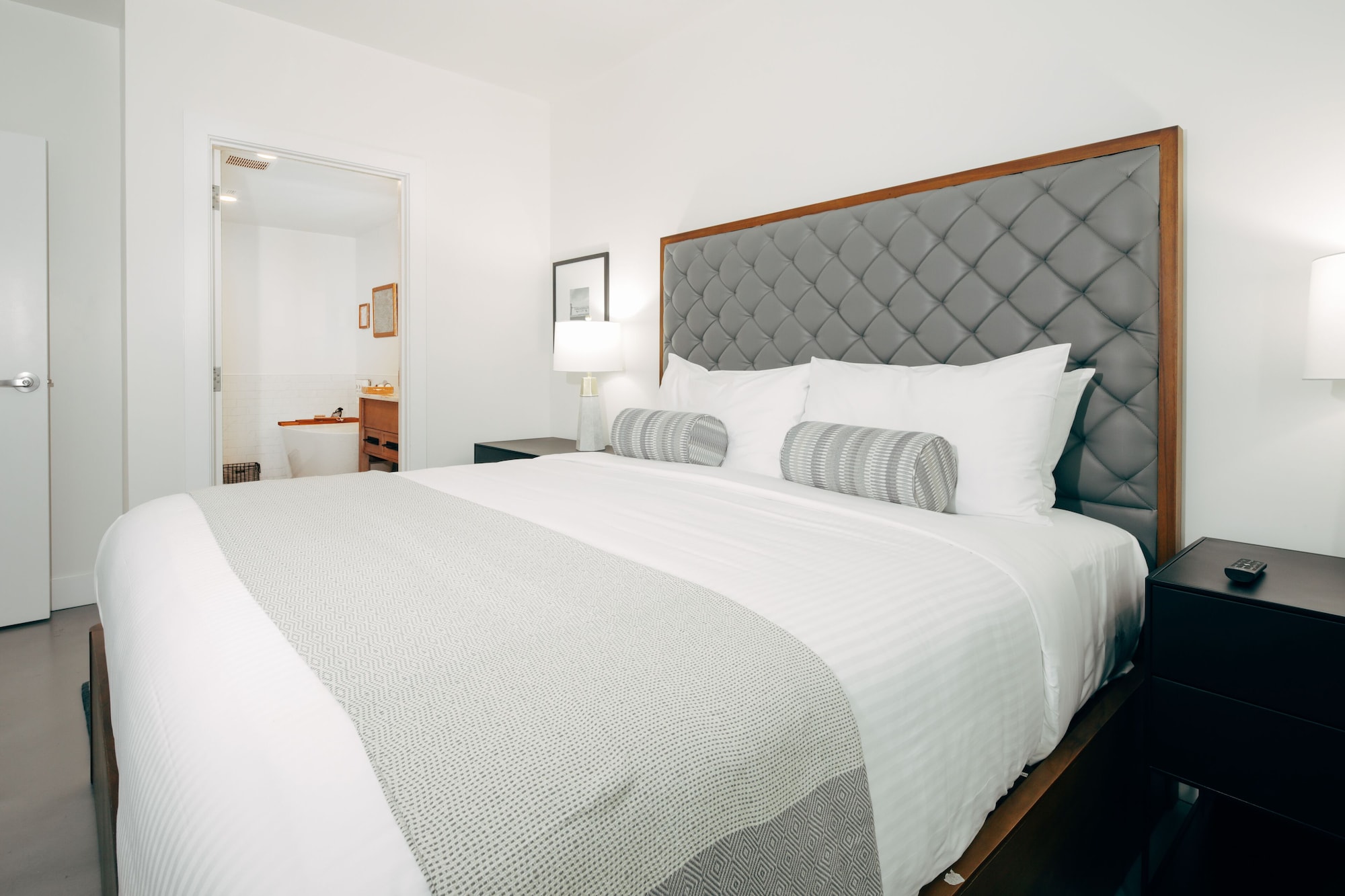 3 BEDROOMS, PREMIUM, SUITE