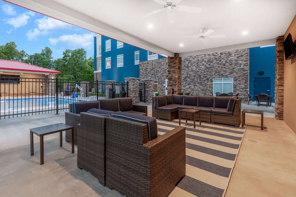 AmericInn by Wyndham Mountain Home 18/26