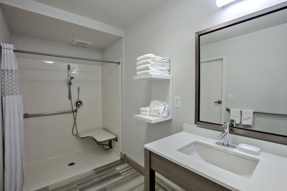 Hampton Inn and Suites Hermosa Beach 16/43