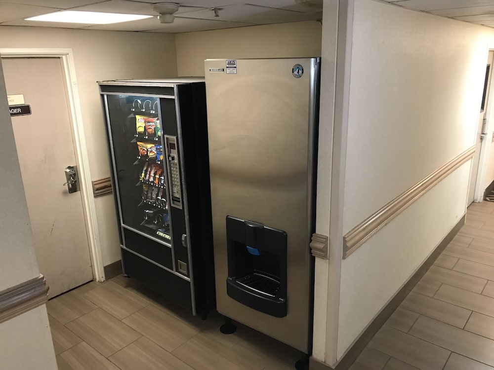 Baymont By Wyndham Grand Rapids Southeast 22/38