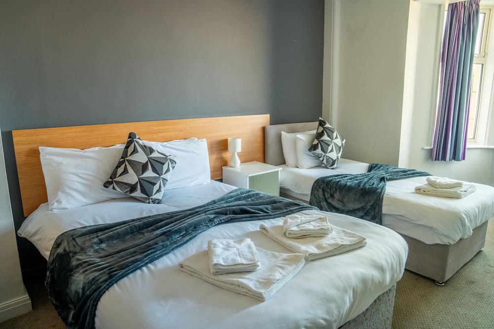 Strathmore Hotel 13/30