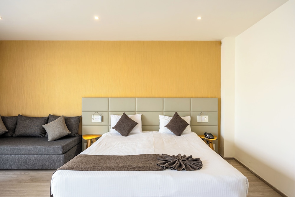 DOUBLE ROOM DELUXE