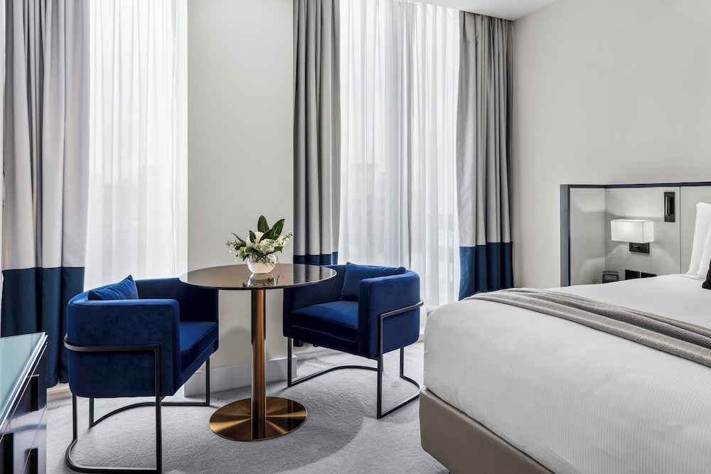 Premium, Deluxe, Suite, King Bed 2/5