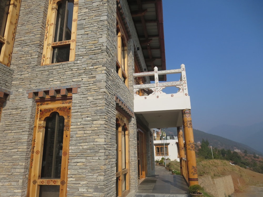 ZHINGKHAM RESORT 2/30