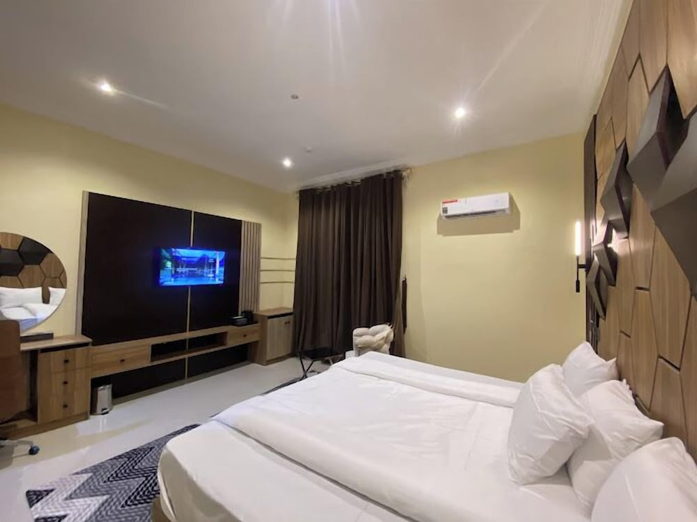 Grand Hyatt Hotels 6/50
