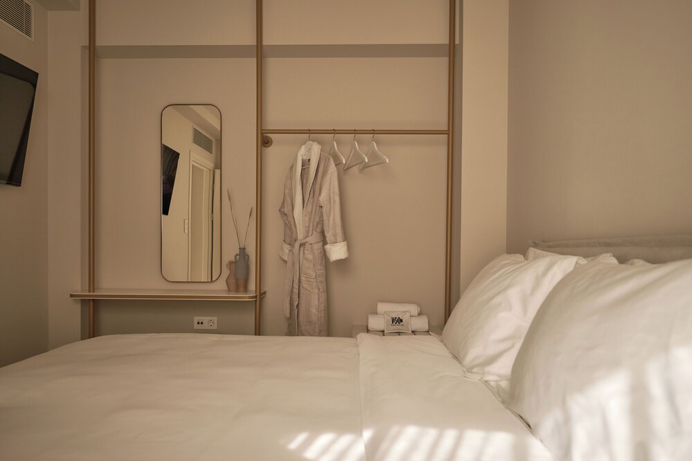 1 BEDROOM, SUITE, ACROPOLIS VIEW
