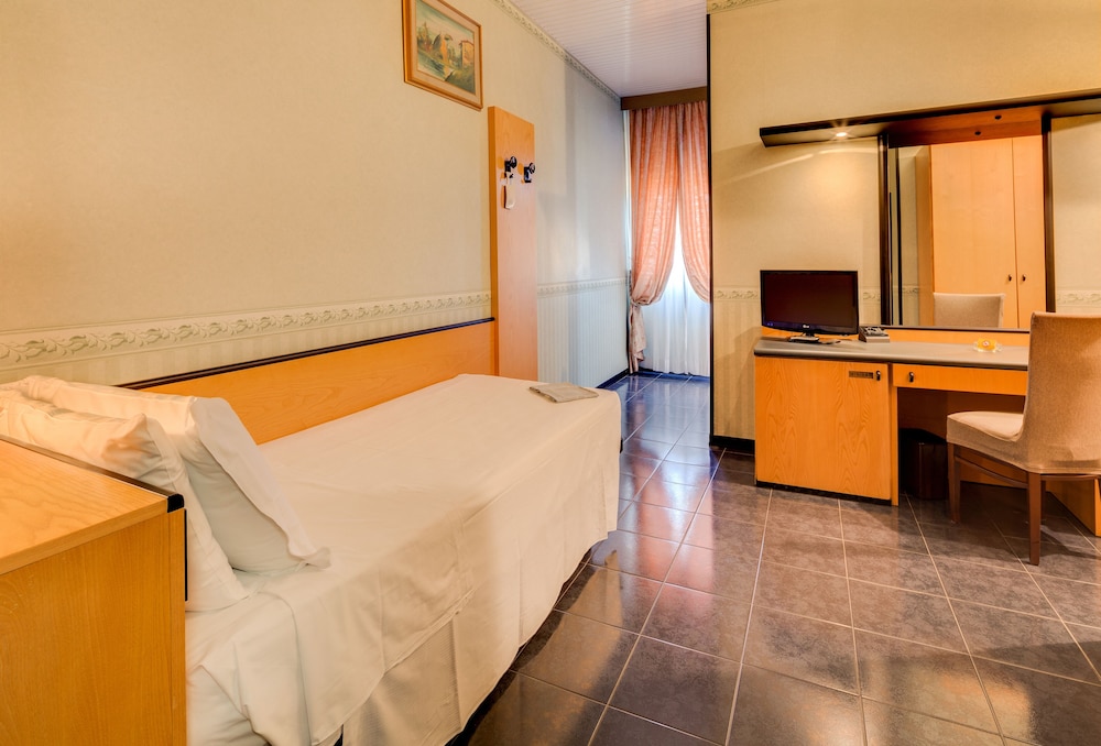 ECONOMY, TWIN BEDS
