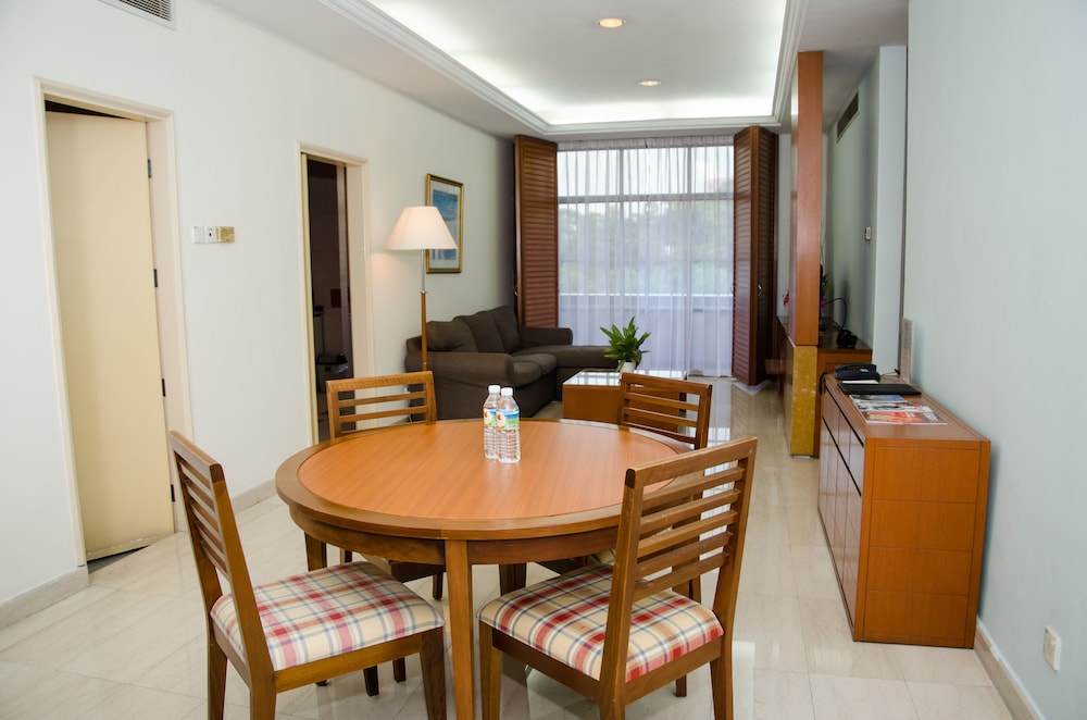 THE MAPLE SUITE 44/50