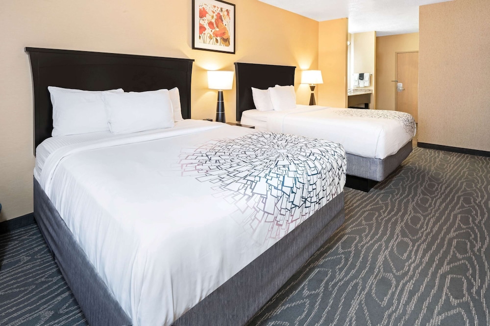 La Quinta Inn & Suites by Wyndham Logan 15/42