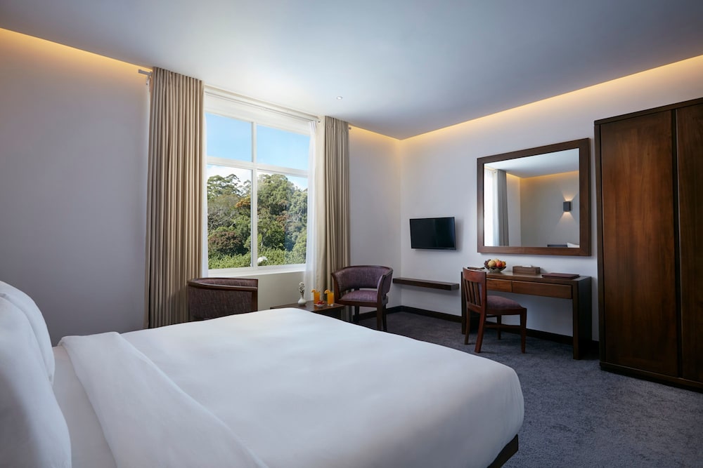 Galway Heights Hotel 12/47