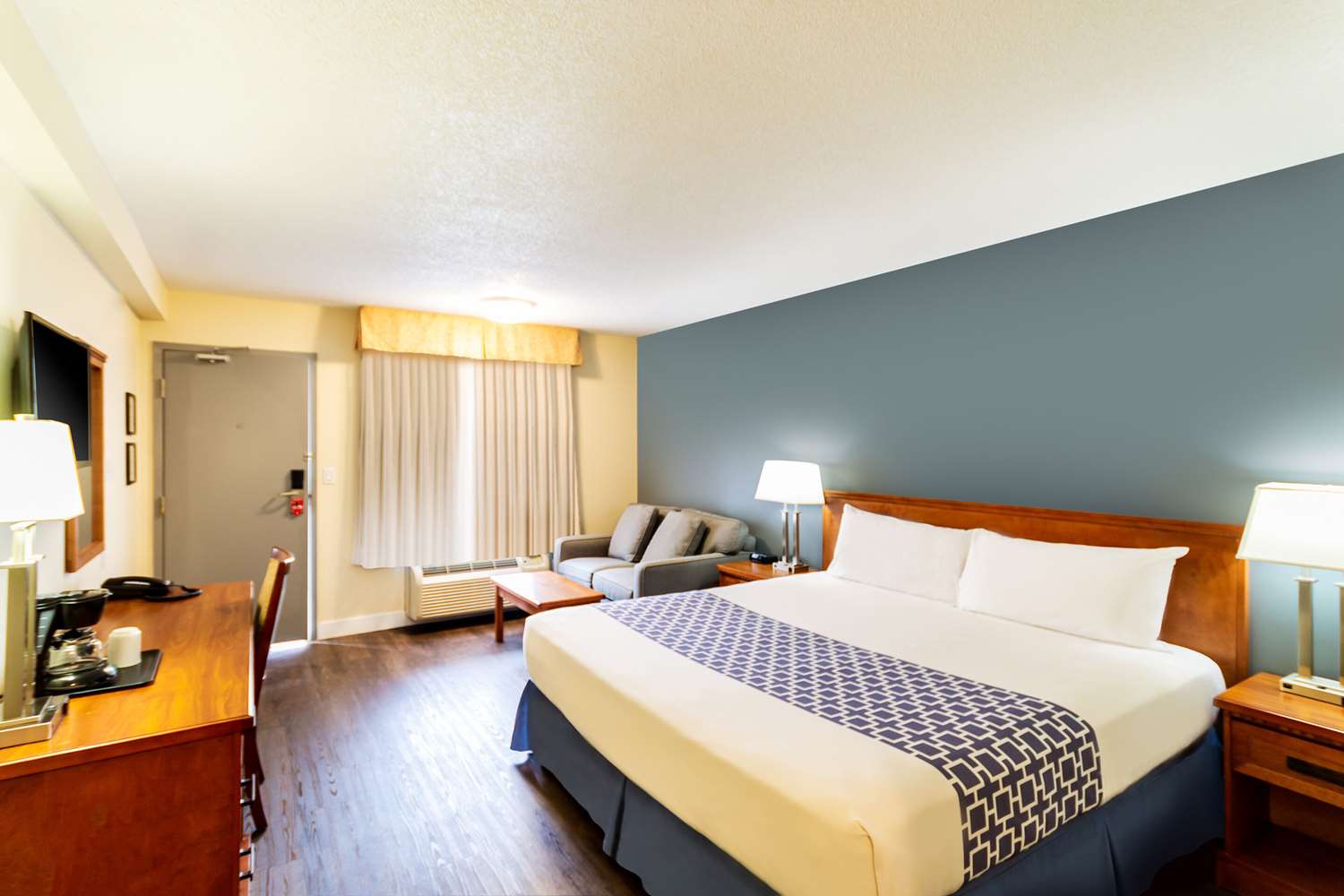 Upgrade, King Bed، Econo Lodge Inn & Suites Calgary - University 5/7
