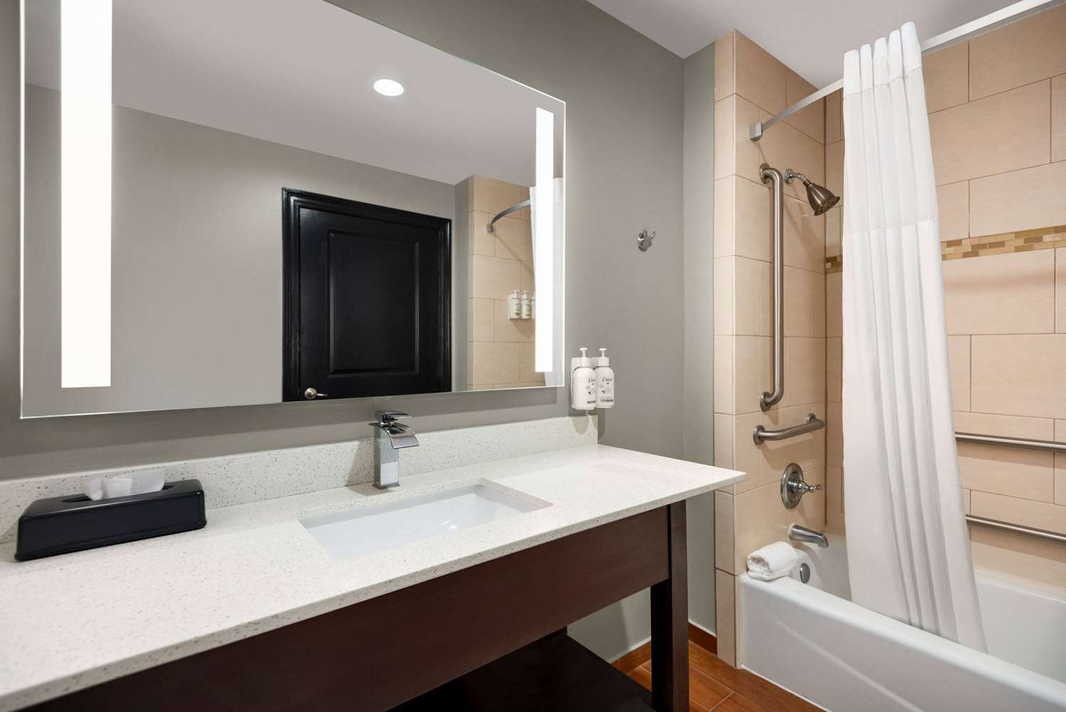 La Quinta Inn & Suites by Wyndham Gonzales LA 48/48