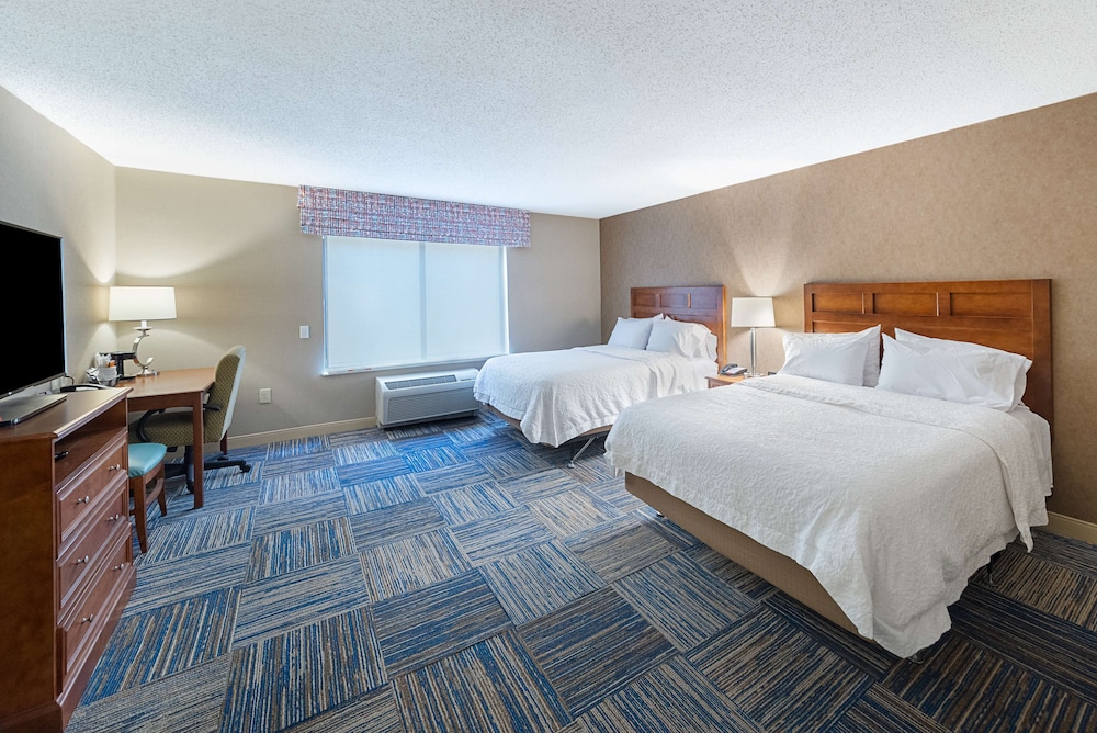 Hampton Inn Greenfield 11/36
