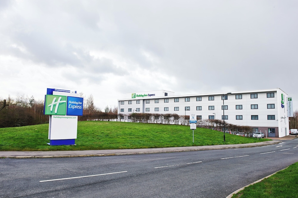 Holiday Inn Express Manchester Airport 3/74
