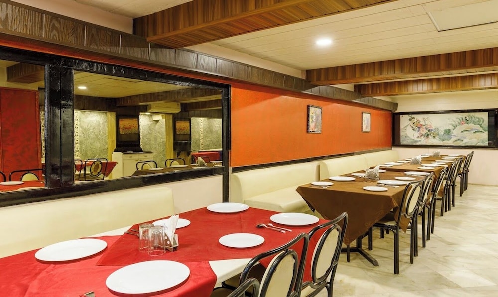 Hotel Crown Ahmedabad 40/43