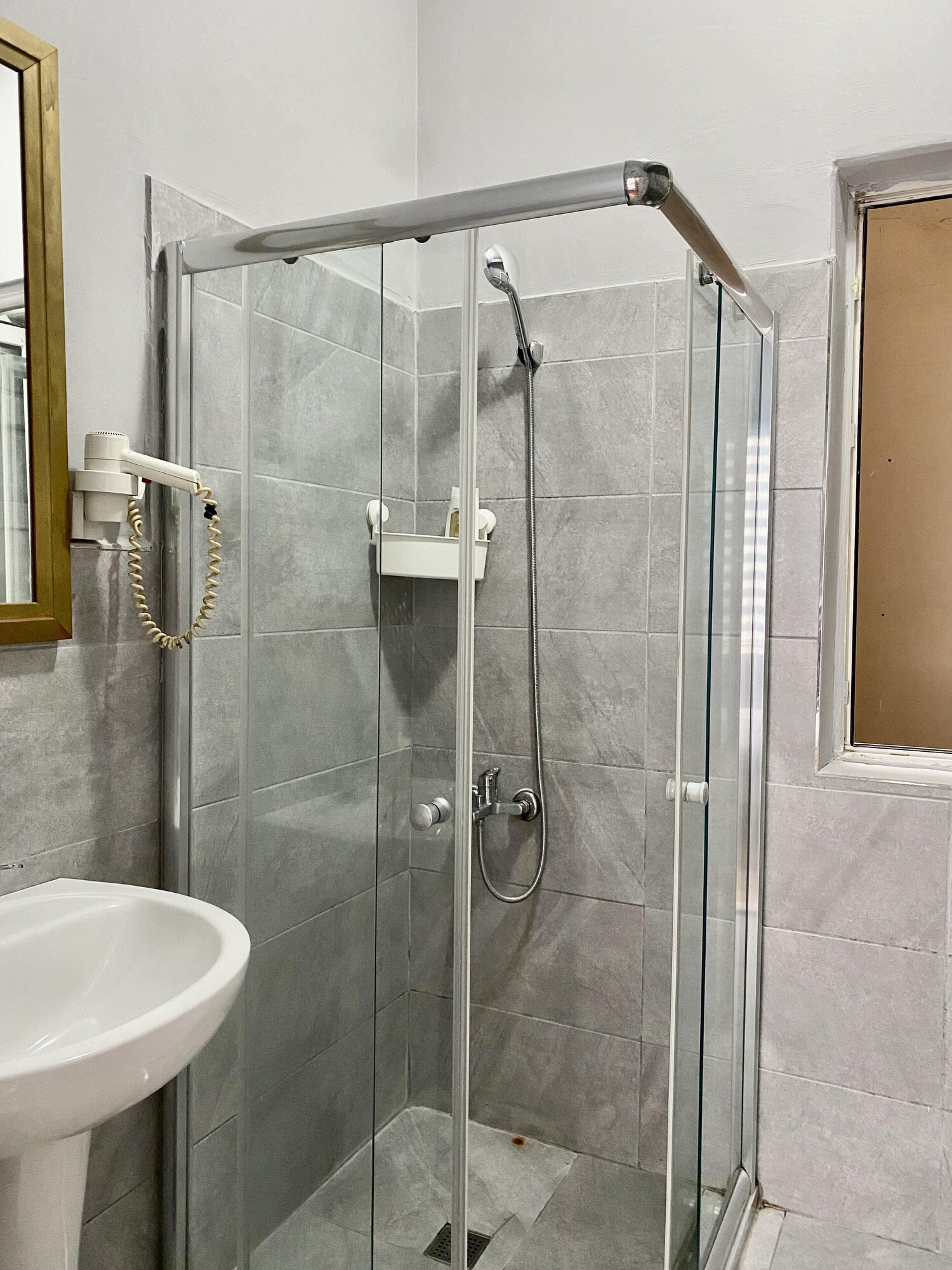 FEMALE DORM, FEMALE ONLY, STANDARD, SHARED BATHROOM