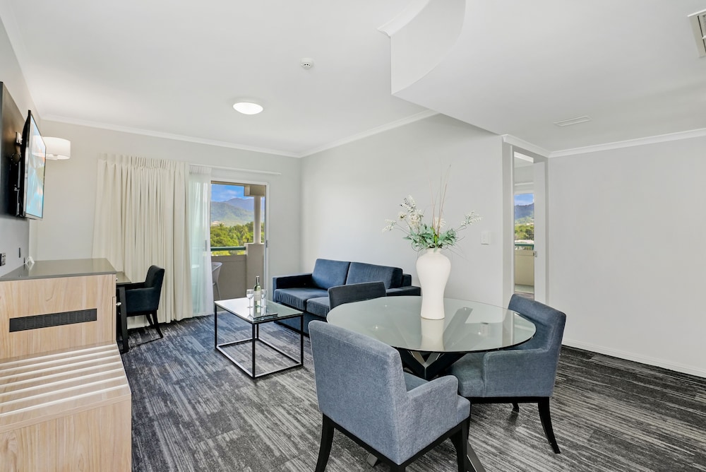 CAIRNS SHERIDAN HOTEL 36/45