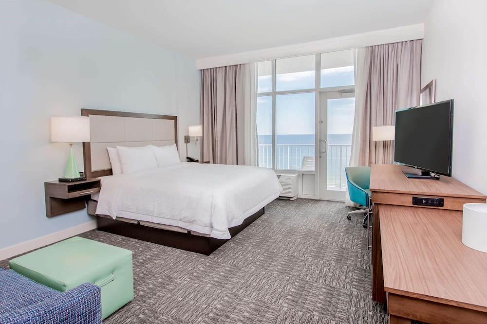 Hampton Inn & Suites Panama City Beach-Beachfront 5/33