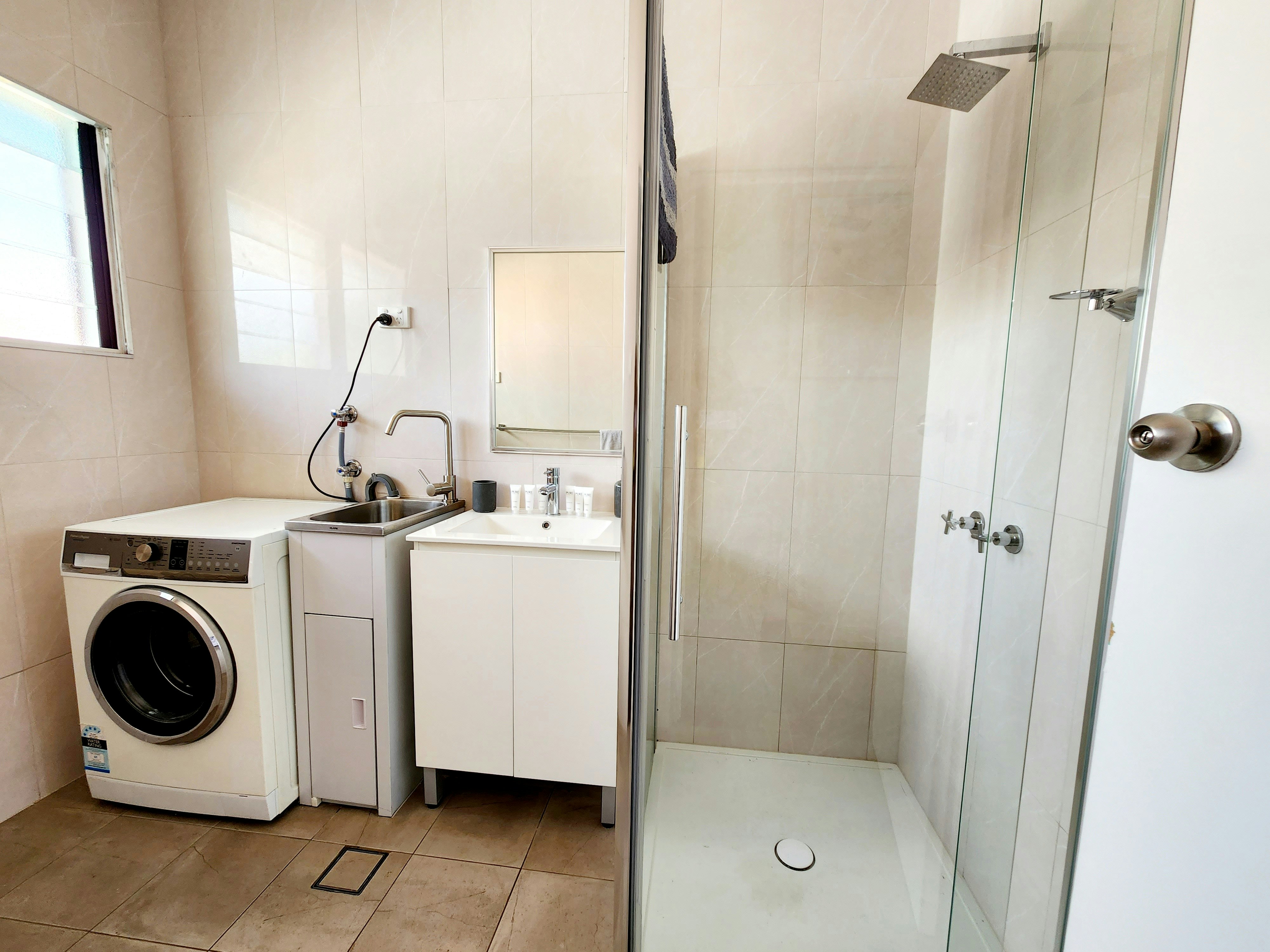 Palm Court Budget Motel Backpackers 43/43