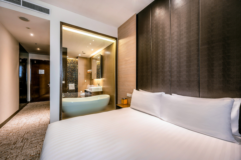 Static, Splash, King Bed
