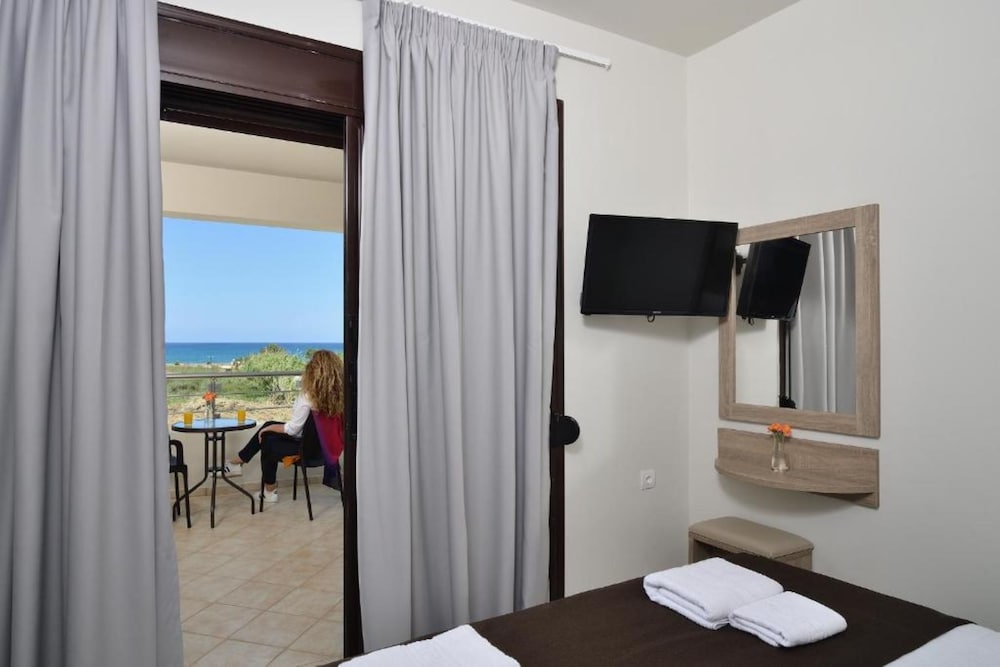 Carisa Suites and Apartments 33/50