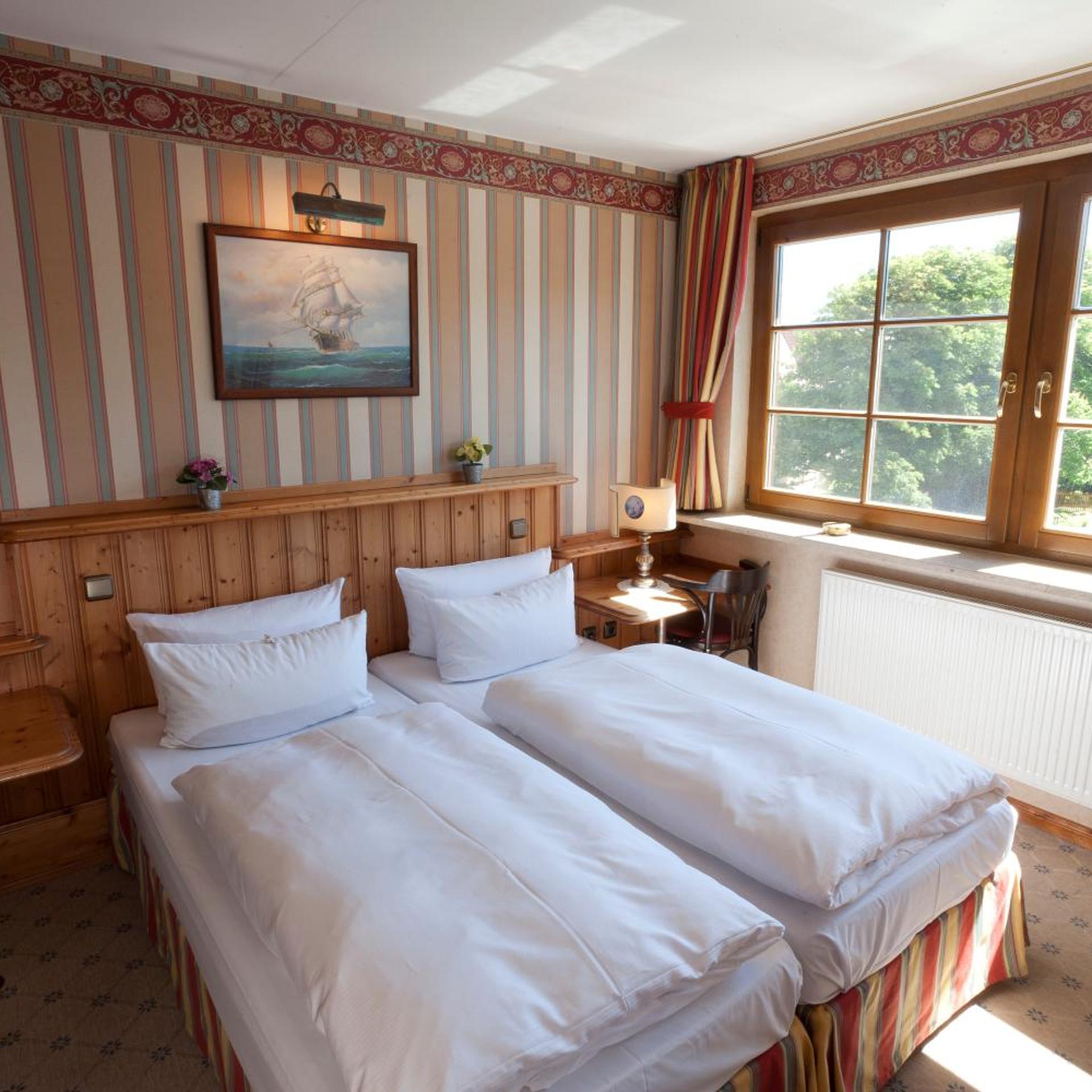 Deluxe, Double Bed, Lateral Side Sea View