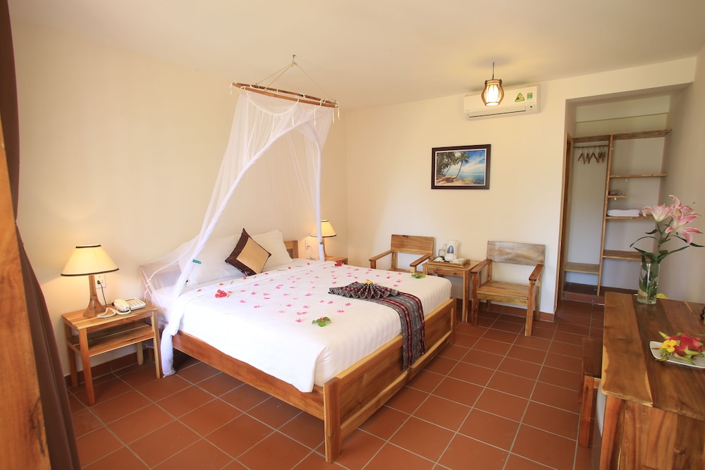 La Mer Resort 35/66