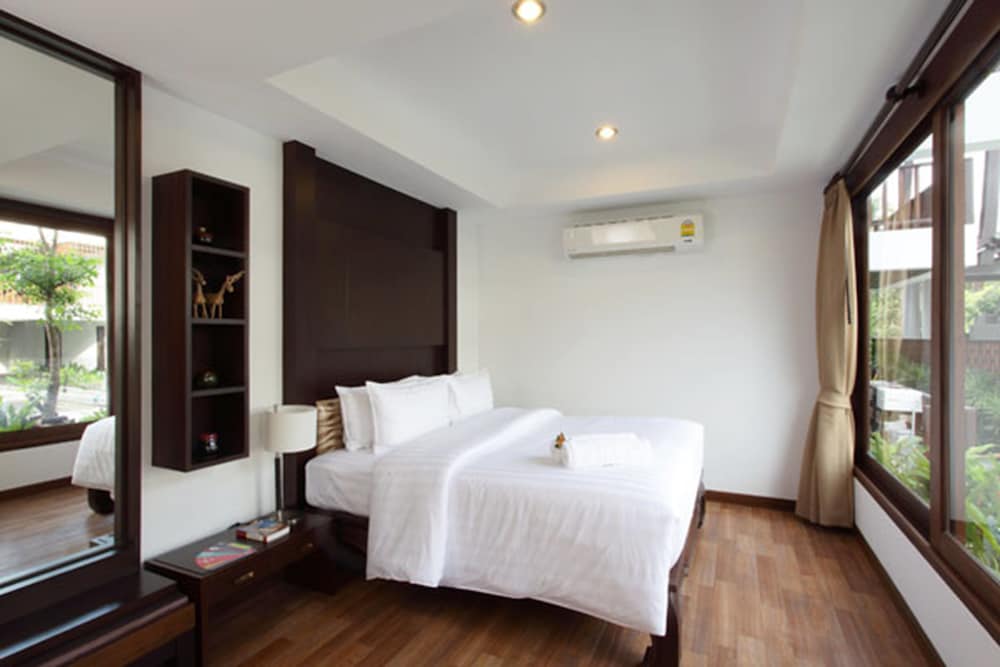 Suite, King Bed, Tropical View