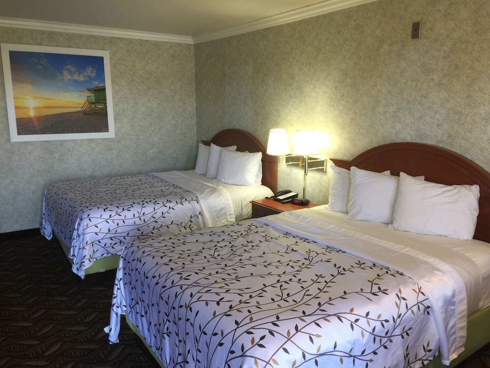 Days Inn By Wyndham Los Angeles Lax Redondo Manhattan Beach 38/56