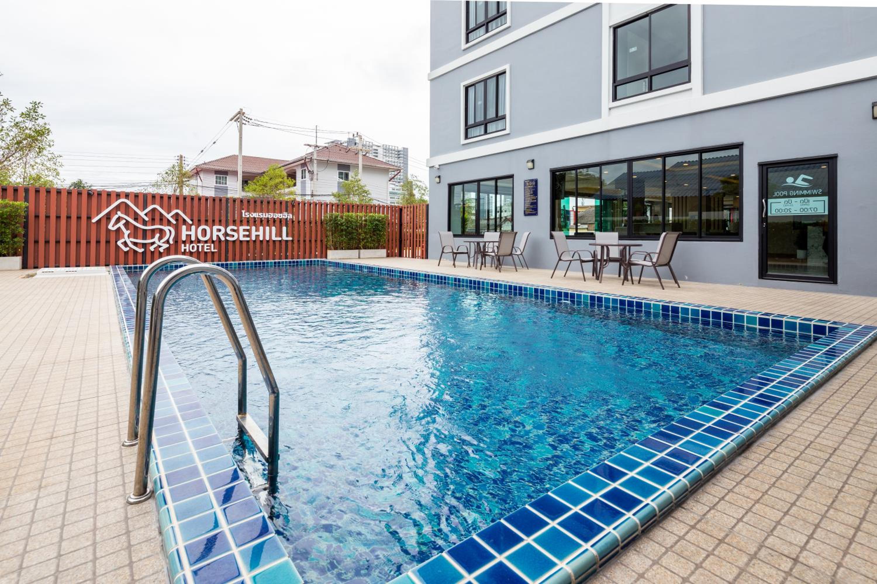 Horsehill Hotel Sriracha 13/25