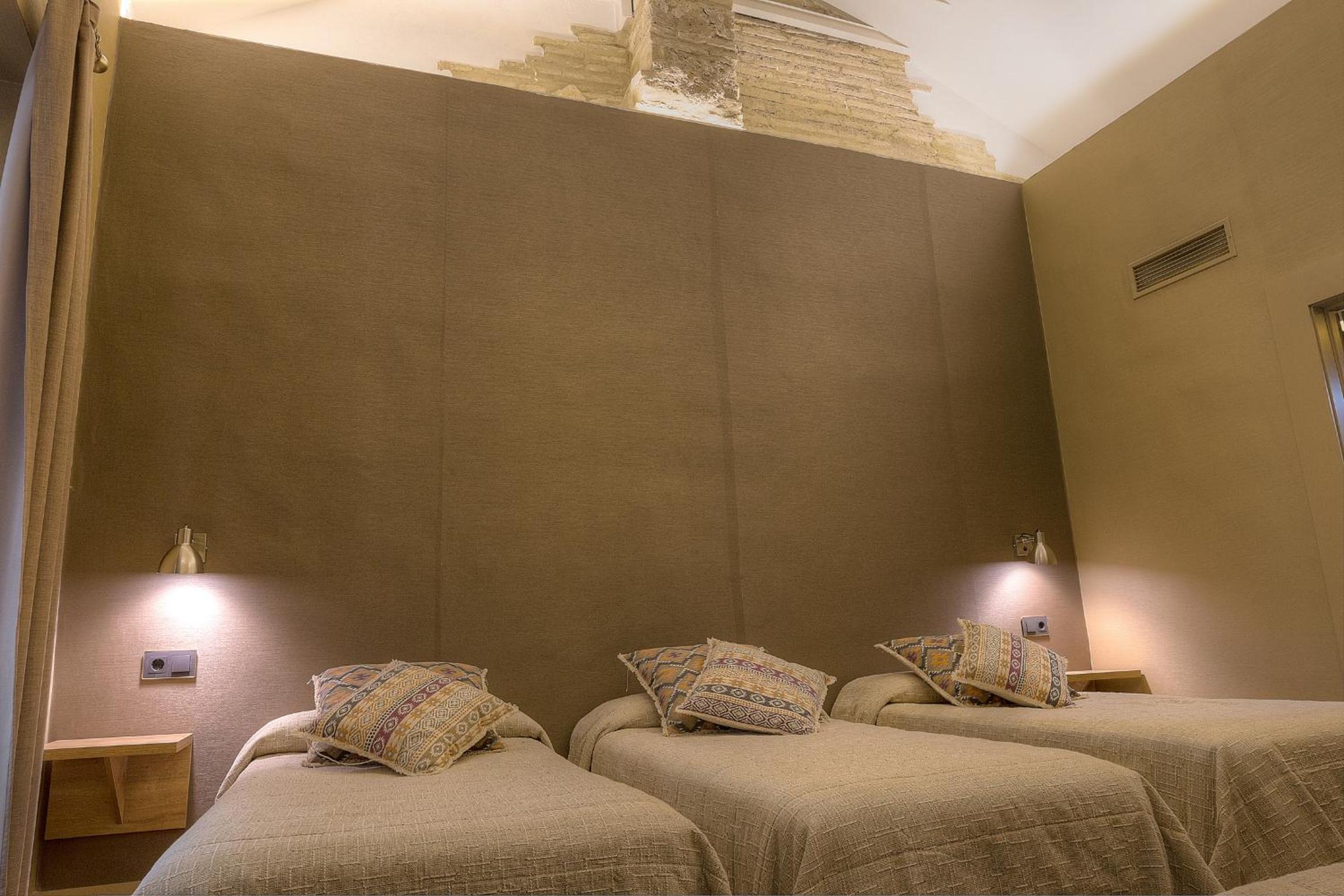 ROOM, QUADRUPLE