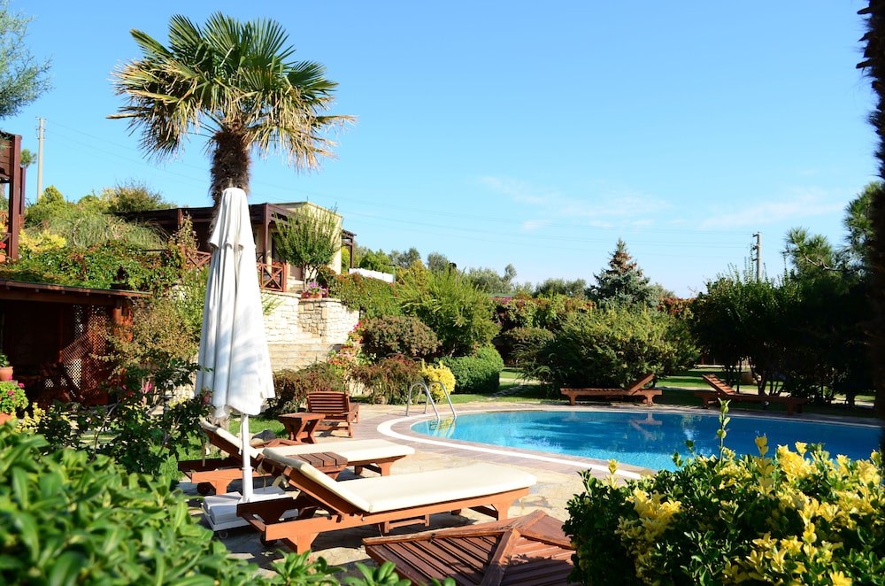 Ada Bacchus Hotel 35/50