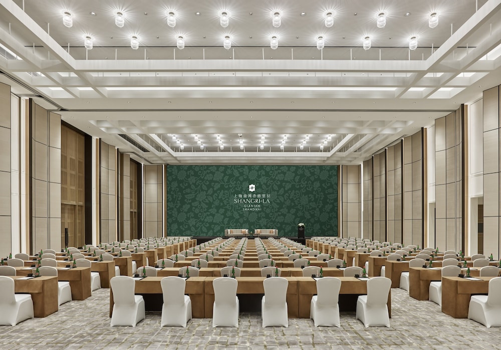 Shangri-La Qiantan Shanghai 38/50