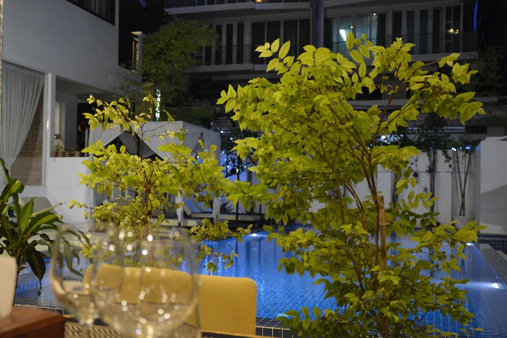 Home Chic Hotel 64/67