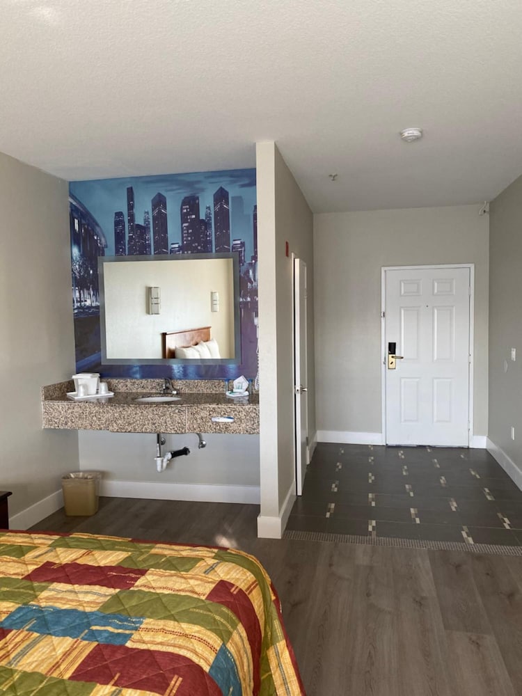 Guesthouse Inn Suites 33/63