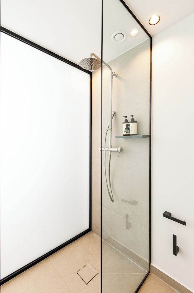 Lithos Hotel 44/46