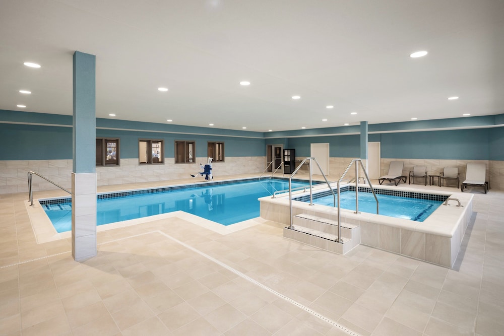 Holiday Inn Express And Suites Anchorage Midtown by IHG 35/60