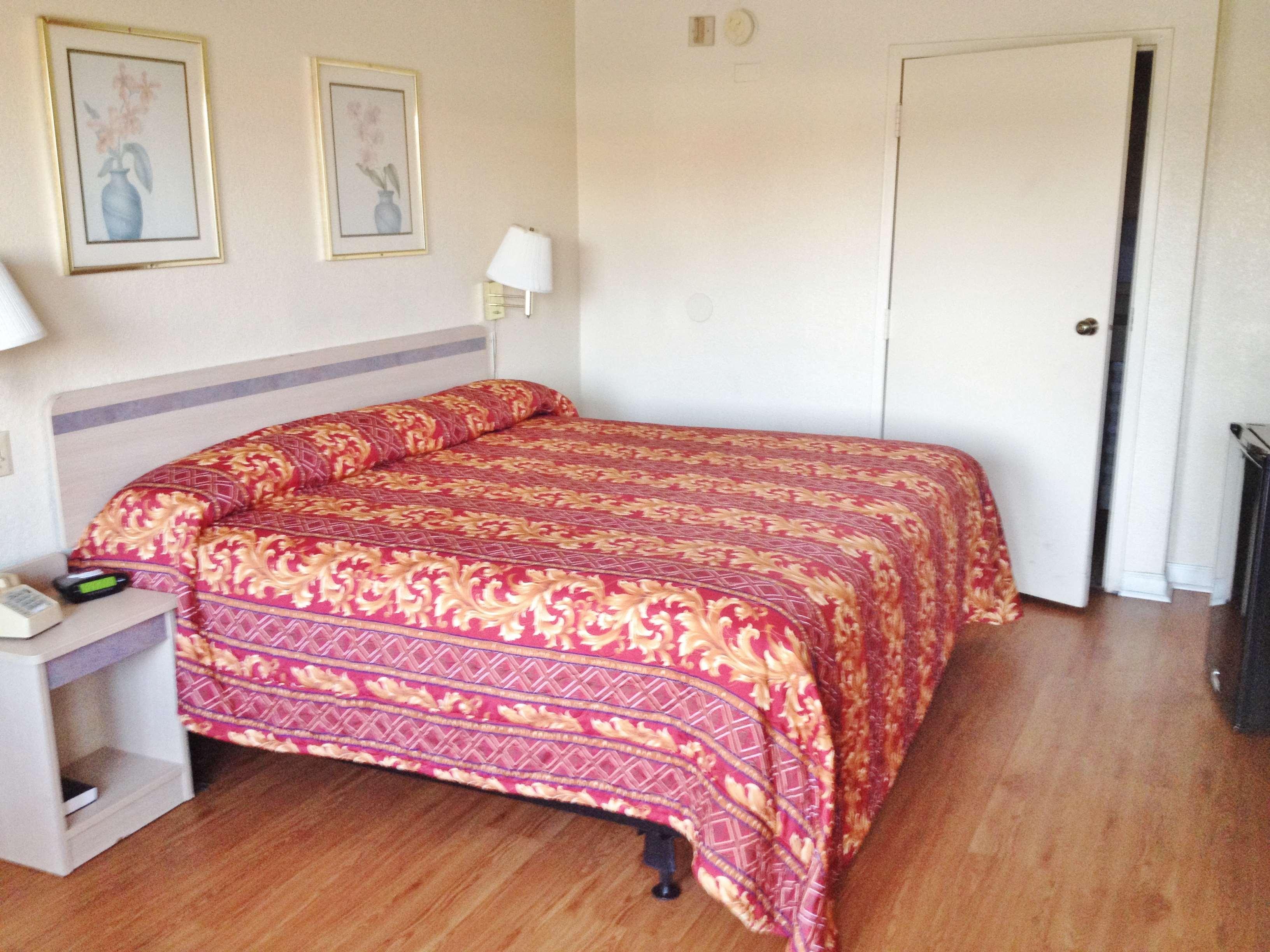 Americas Best Value Inn Tucker 16/26
