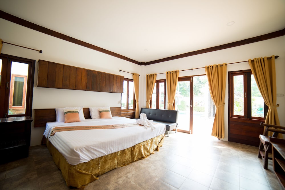 DELUXE, DOUBLE BED