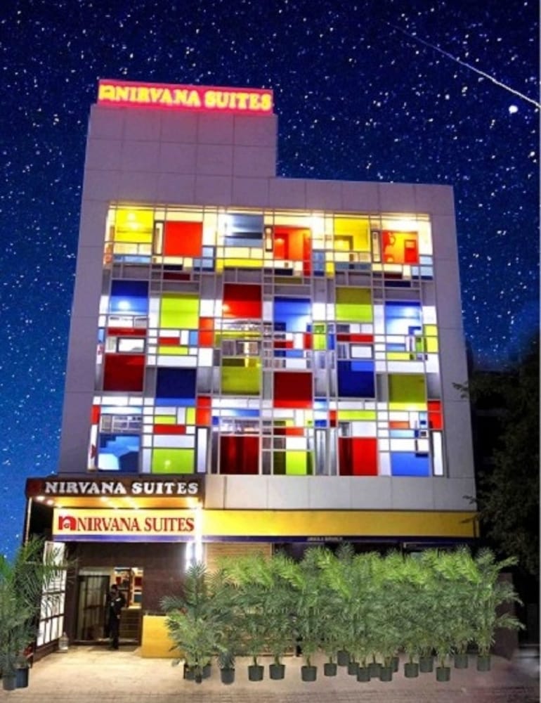 Nirvana Suites 4/50